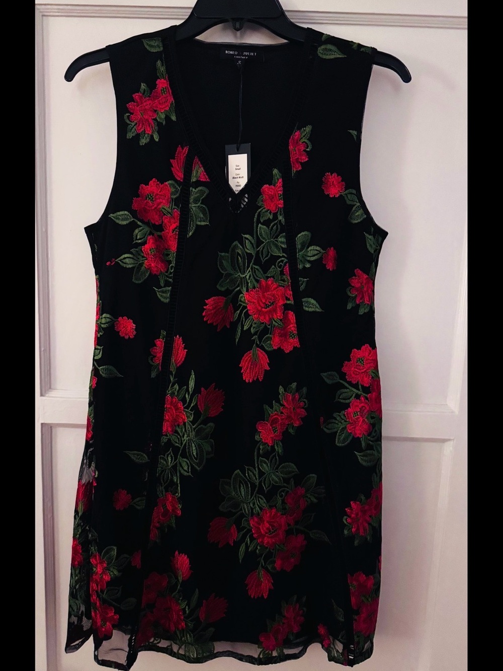 Romeo & Juliet Couture Black Embroidered Red Rose Cocktail Dress Sz. S 🌹NWT